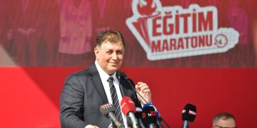 Başkan Tugay okul kantinlerinin ihalelerine girdiklerini duyurdu
