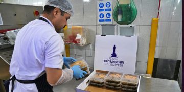 Büyükşehir’den yaşlı ve engellilere sıcak yemek