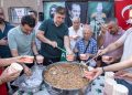 Başkan Tugay Örnekköy’de aşure dağıttı