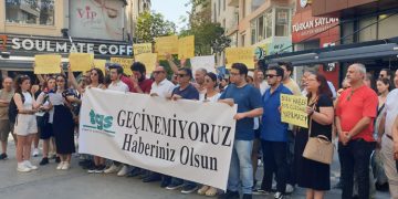 İzmirli gazeteciler yürüdü: Geçinemiyoruz haberiniz olsun
