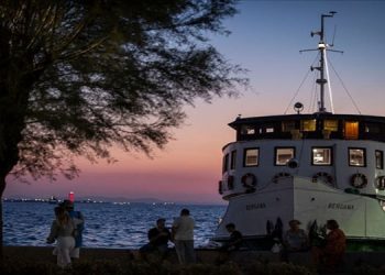 İzmir’in eşsiz gün batımında Körfez turları başladı