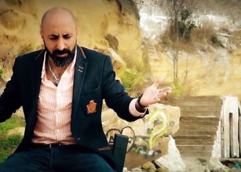 Başarı dolu sanat hayatı ile dikkati çekiyor