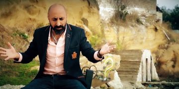 Başarı dolu sanat hayatı ile dikkati çekiyor