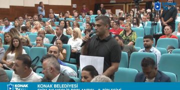 &nbsp;“Meclis salonu mu tiyatro salonu mu?”