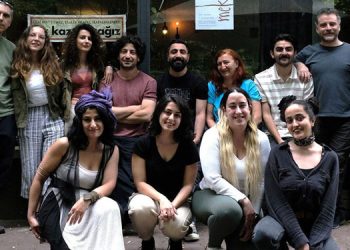 Bavul Tiyatro Kolektifi ilk oyunu ‘‘Mektup‘‘ ile sahnede