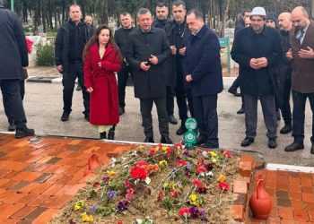 Özgür Özel’den, Hünkar Gültekin’in kabrine ziyaret