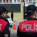 KAPIYA POLİS, SINIFA İHMAL